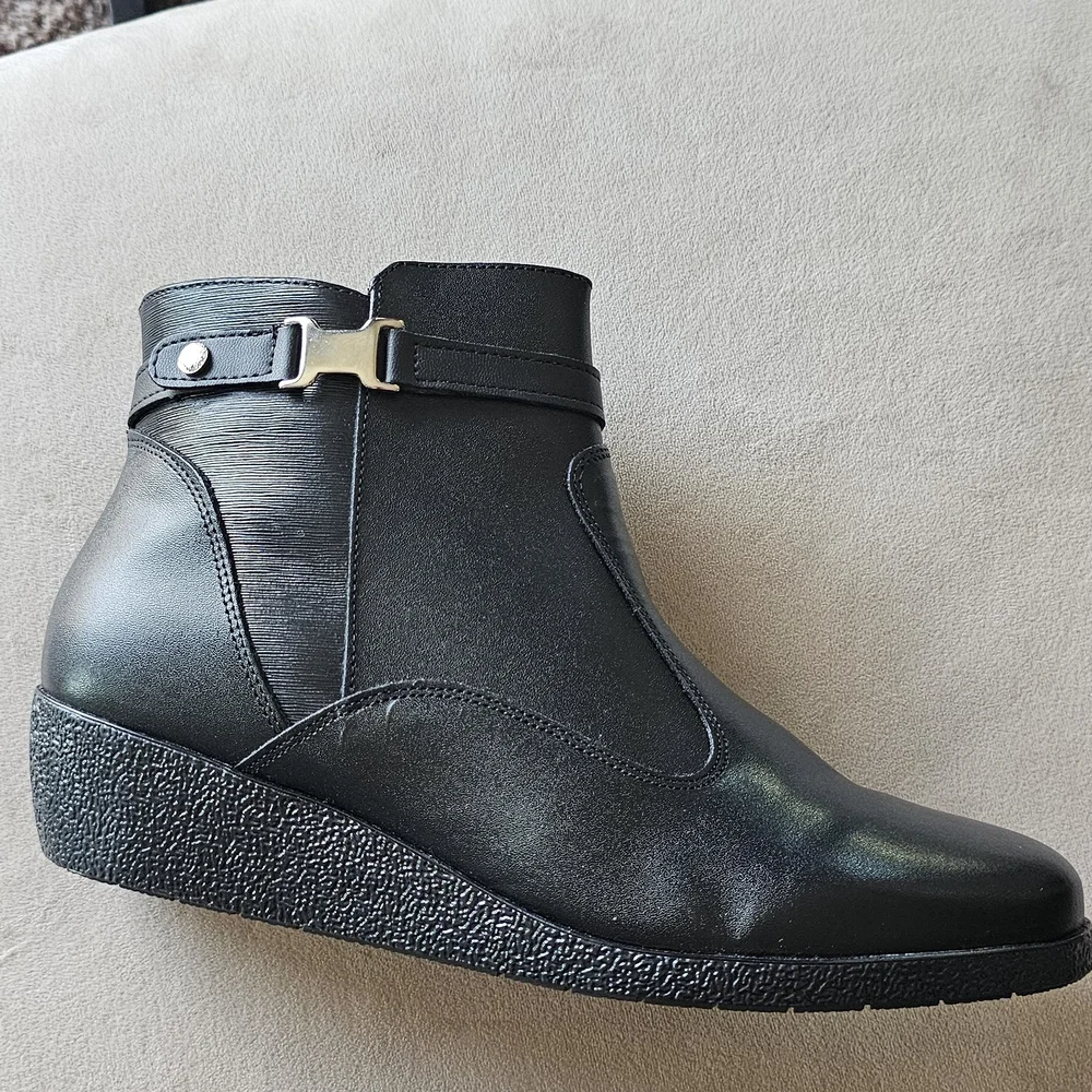 ANDREA FENZI Black Ankle Booties - Picture 1 of 5